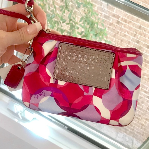 COACH POPPY WRISTLET - Picture 4 of 16
